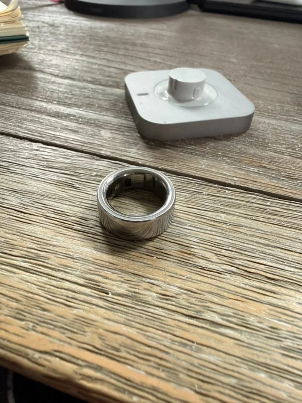 Oura Ring Generation 4 Size 6 Silver + Charger + Cable